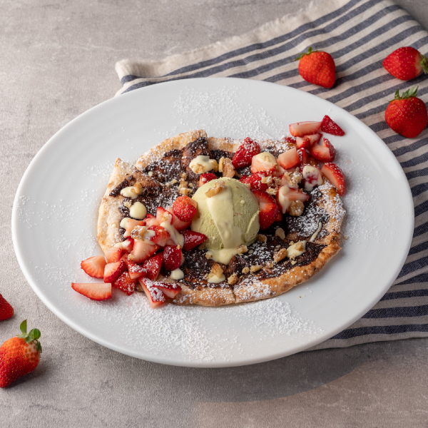 苺とピスタチオ、ヌテラのドルチェピッツァ